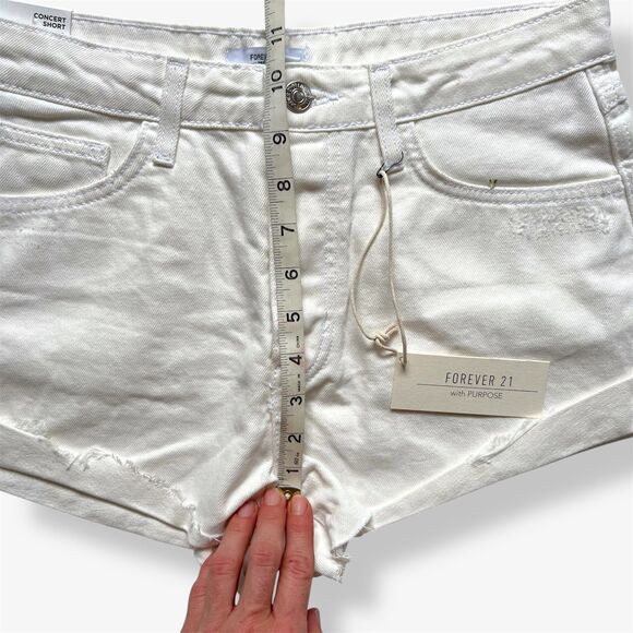 Forever 21 NWT White Concert Shorts Mid-Rise Slim Fit Cotton women's Size W28 - Picture 9 of 10